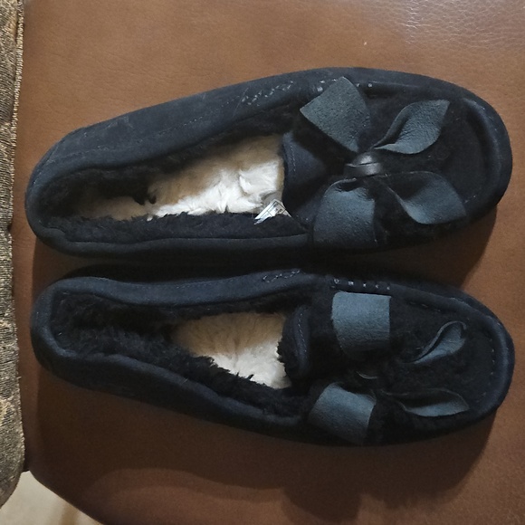 UGG Ansley Heritage Bow Slip On Moccasins Slippers Shoes Black Suede Sheepskin - Picture 2 of 6